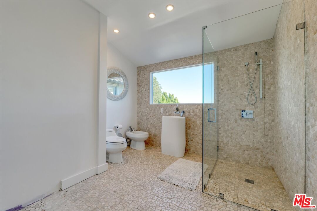 1300 Summitridge Dr