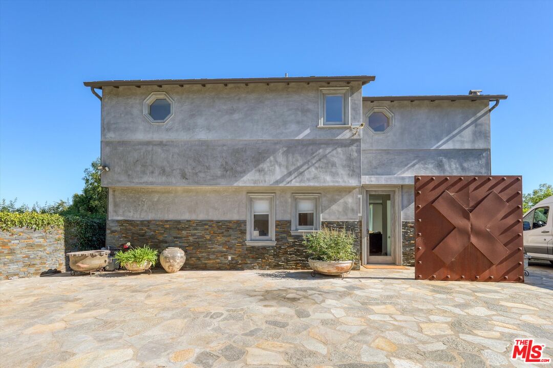1300 Summitridge Dr