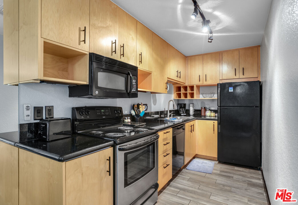 751 N Los Felices Cir Unit: 212