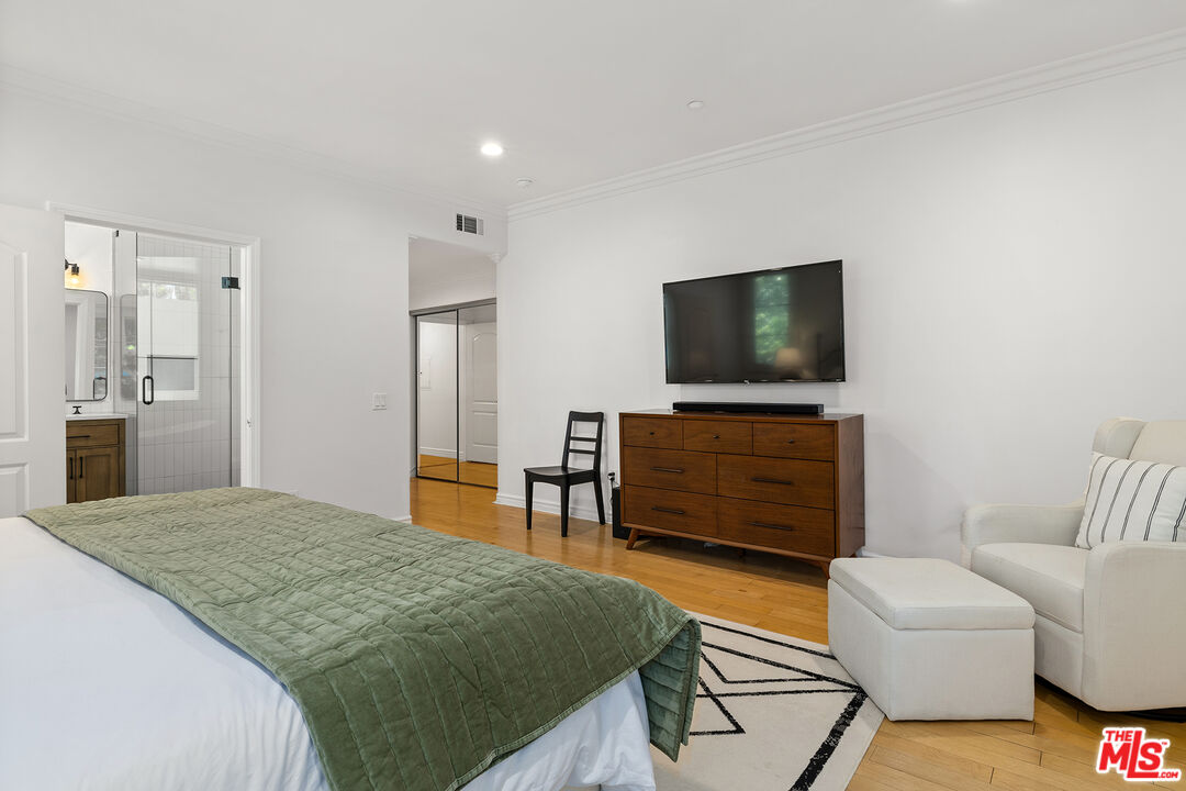 1601 S Bentley Ave Unit: 201