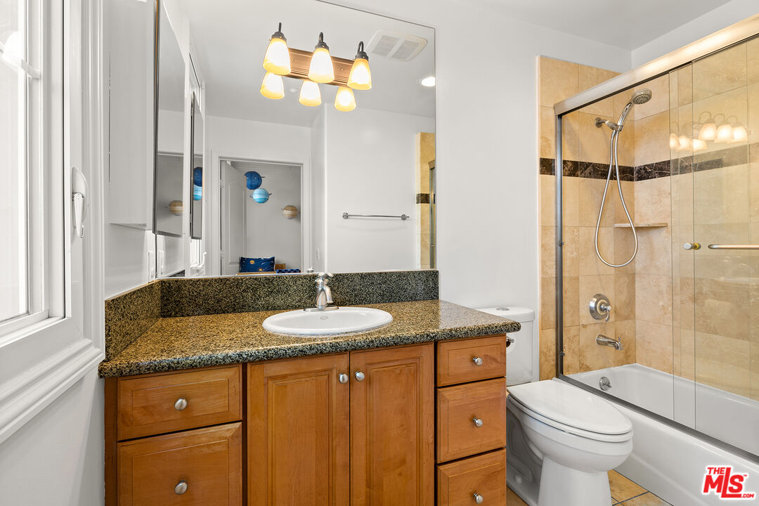 1601 S Bentley Ave Unit: 201