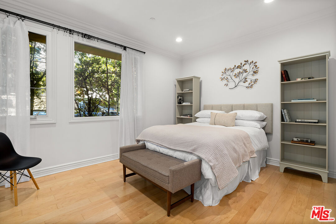 1601 S Bentley Ave Unit: 201