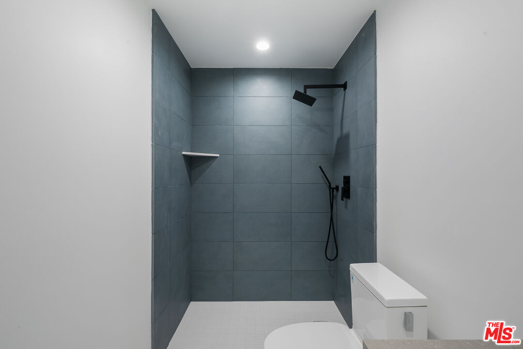 829 Larrabee St Unit: PH 402