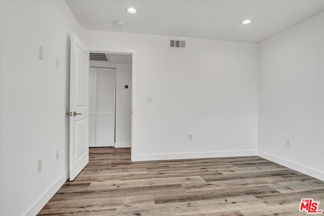 2419 S Cochran Ave