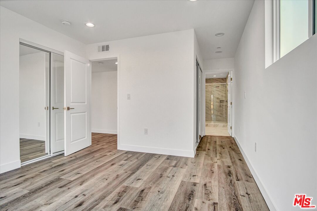 2419 S Cochran Ave