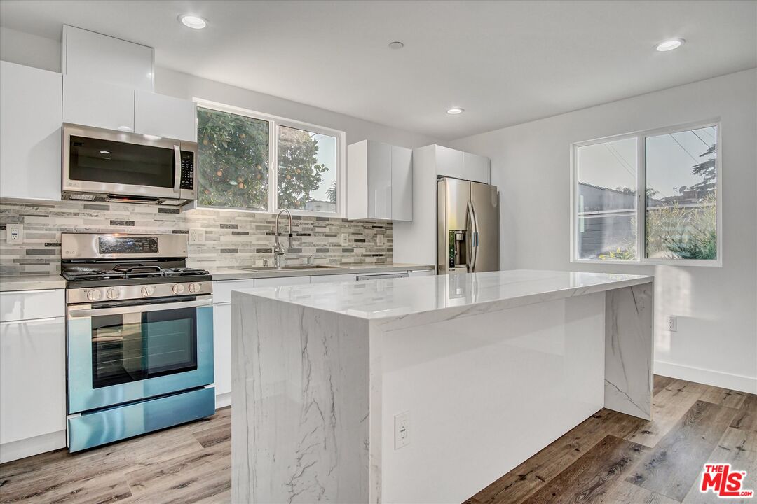 2419 S Cochran Ave
