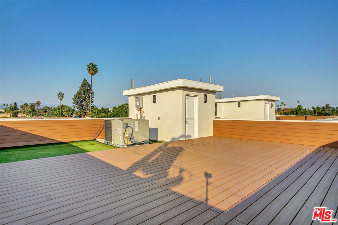 2419 S Cochran Ave