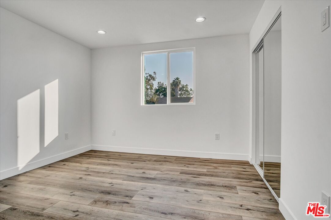 2419 S Cochran Ave