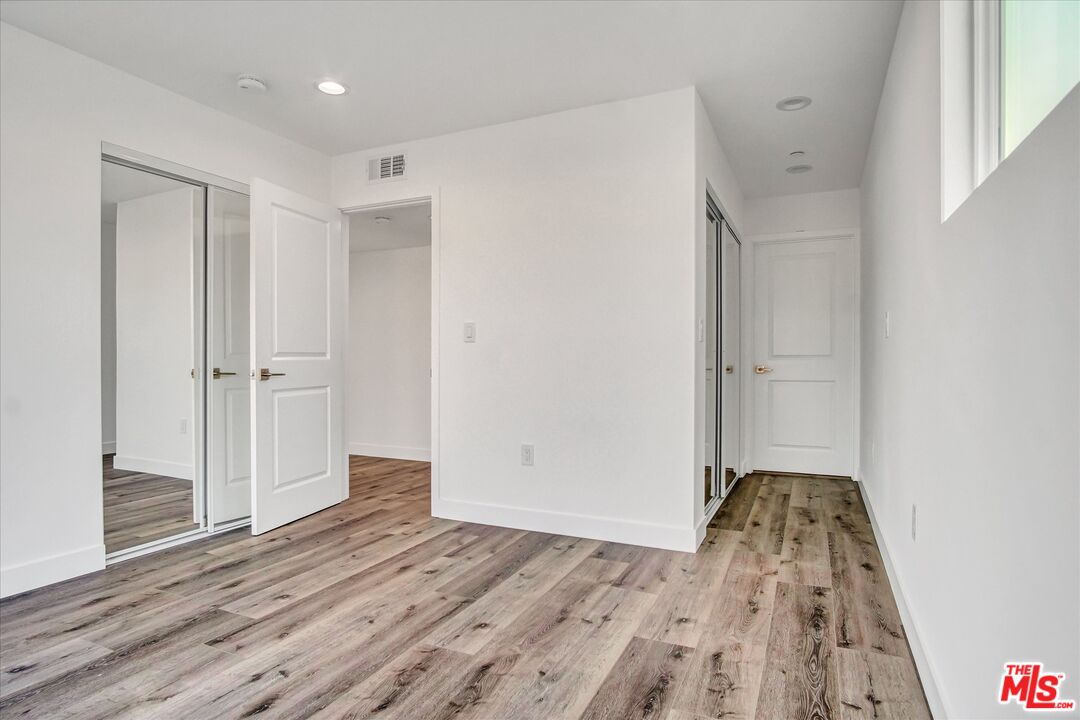 2419 S Cochran Ave