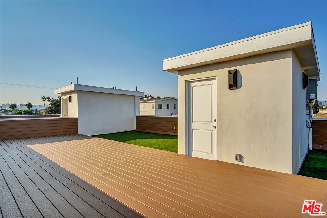 2419 S Cochran Ave