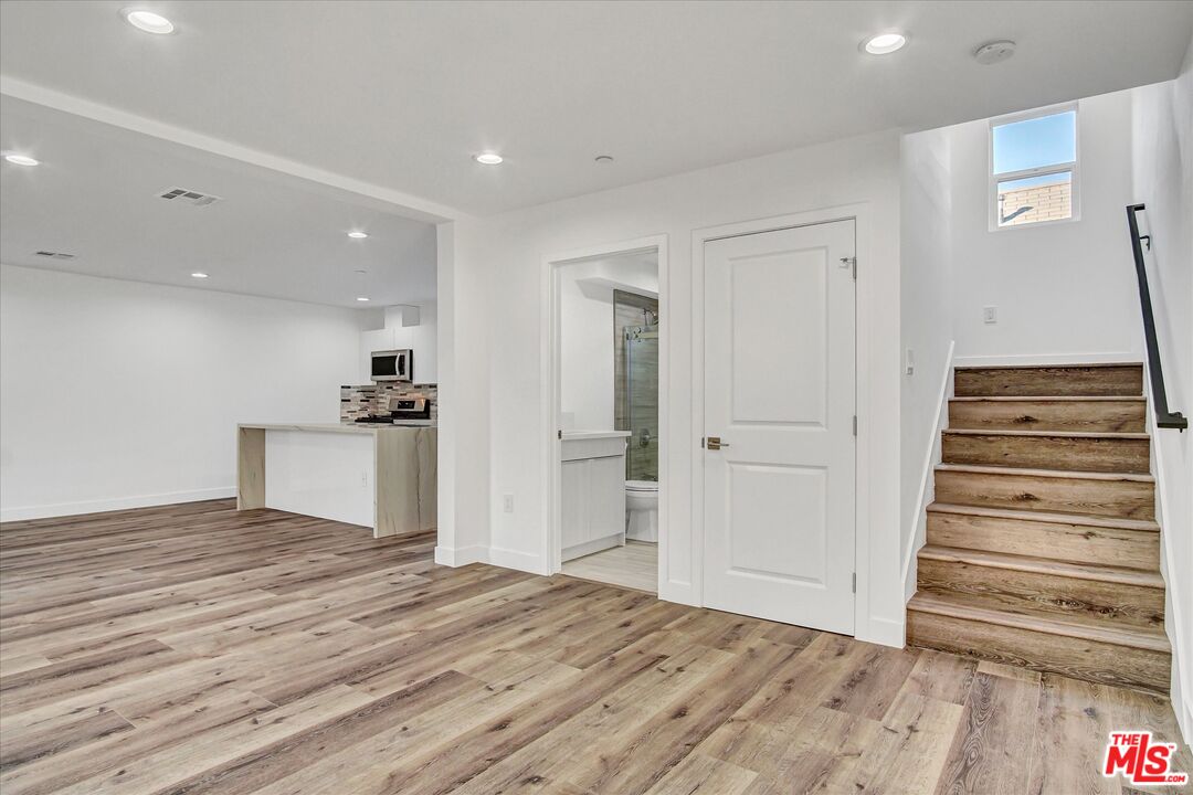 2419 S Cochran Ave