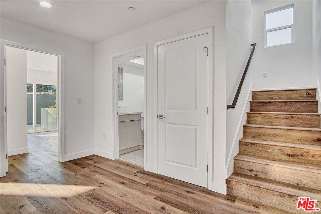 2419 S Cochran Ave
