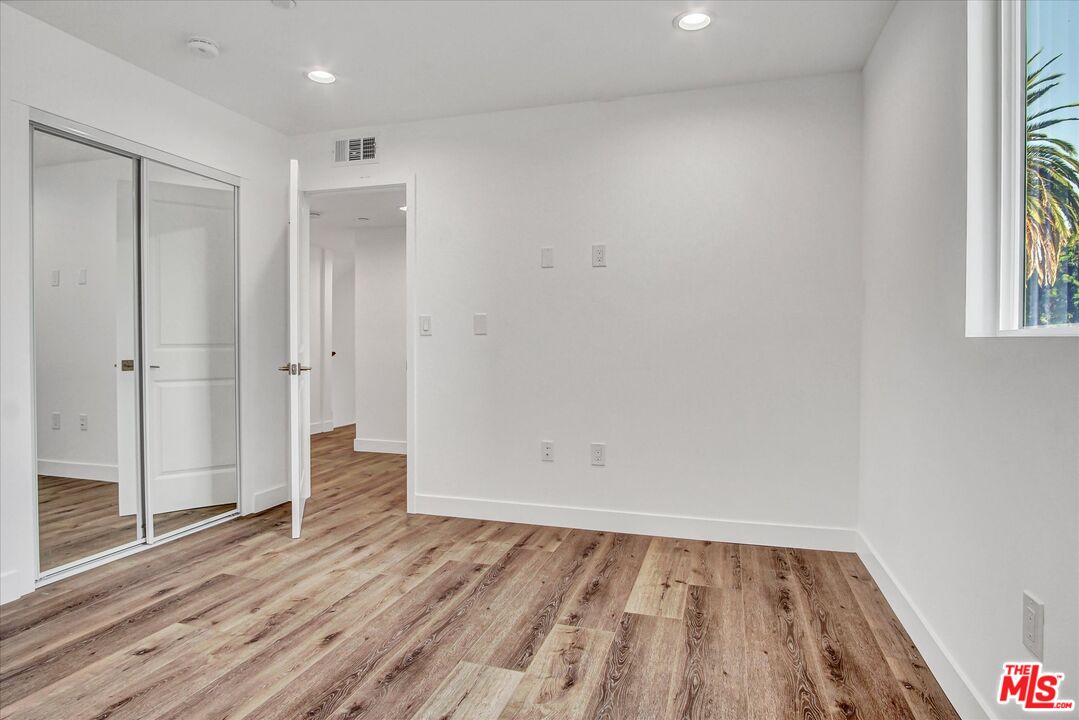 2419 S Cochran Ave