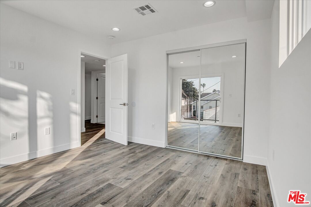2419 S Cochran Ave