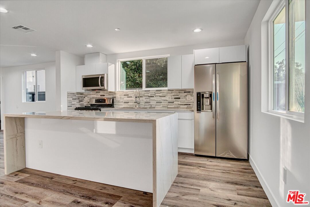 2419 S Cochran Ave