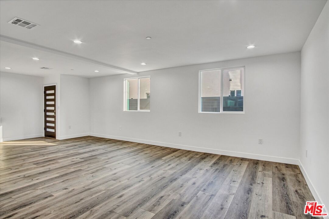 2419 S Cochran Ave