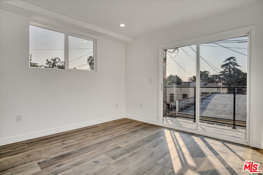 2419 S Cochran Ave
