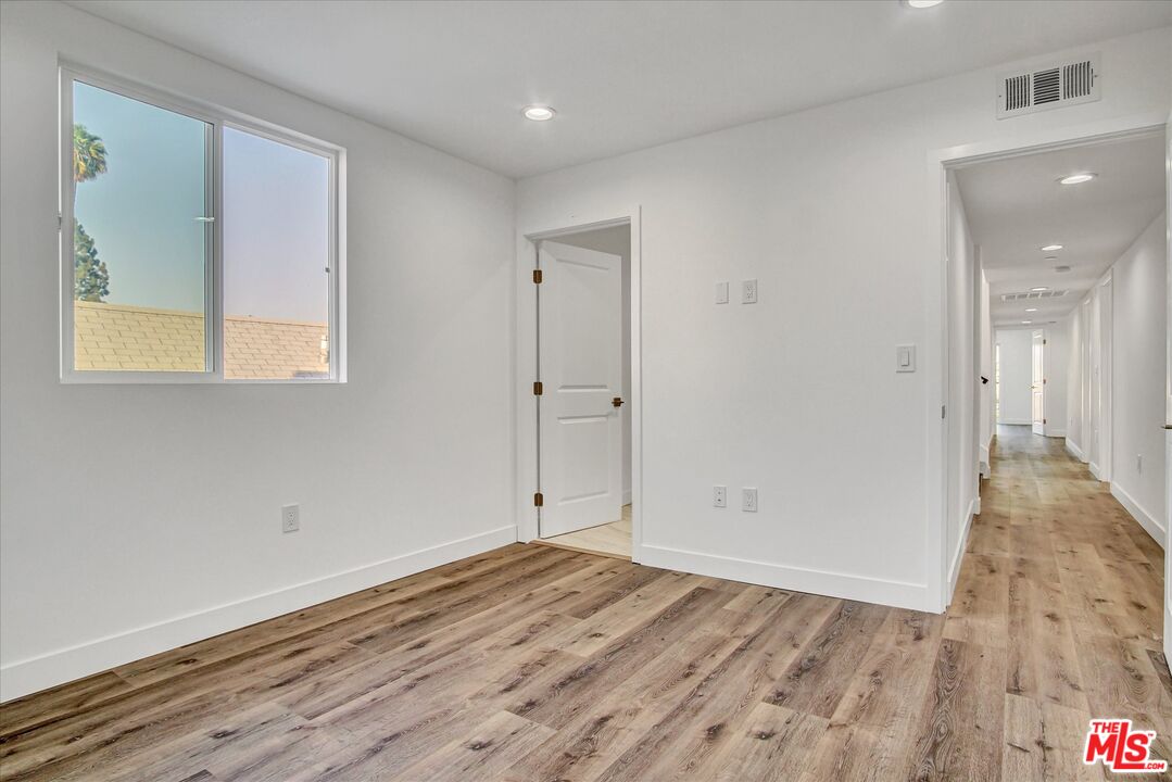 2419 S Cochran Ave