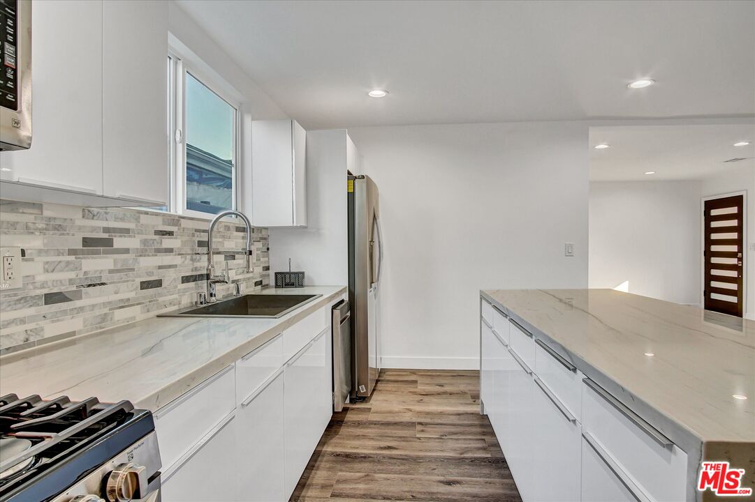 2419 S Cochran Ave