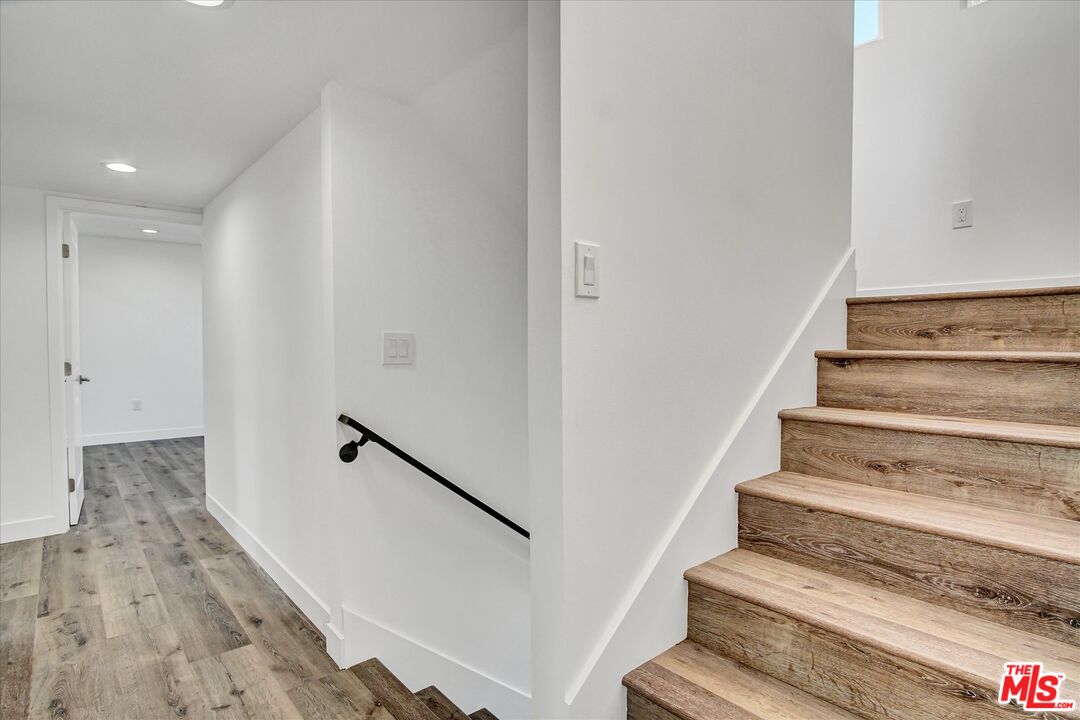 2419 S Cochran Ave