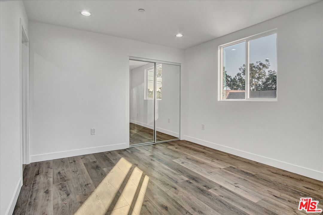 2419 S Cochran Ave