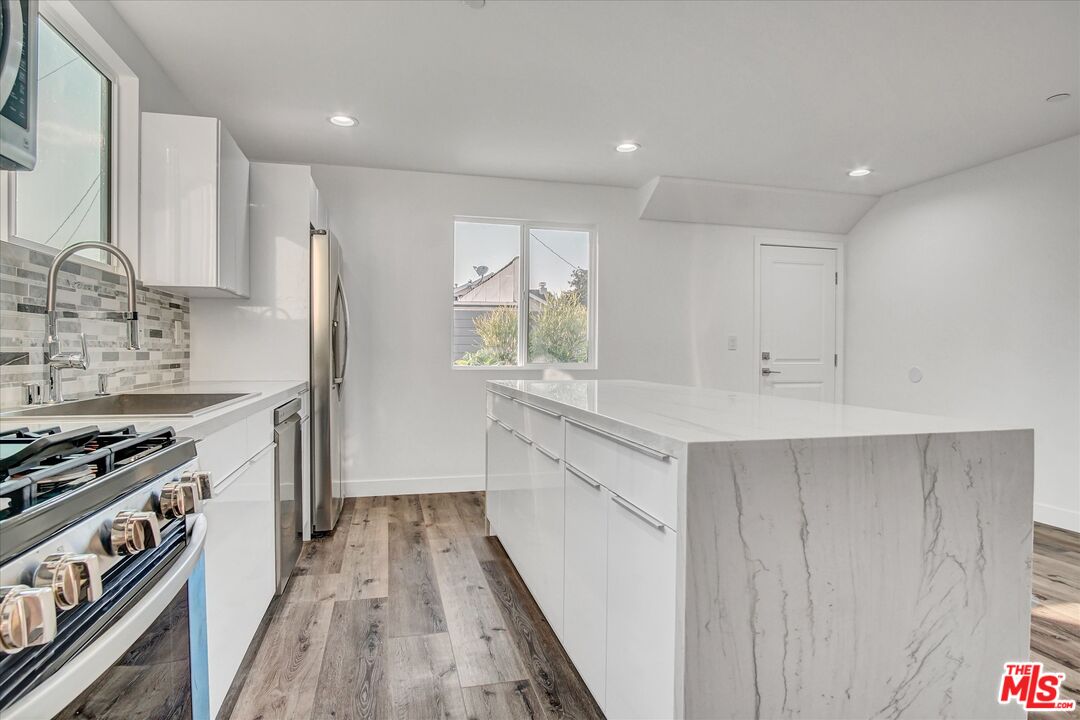 2419 S Cochran Ave