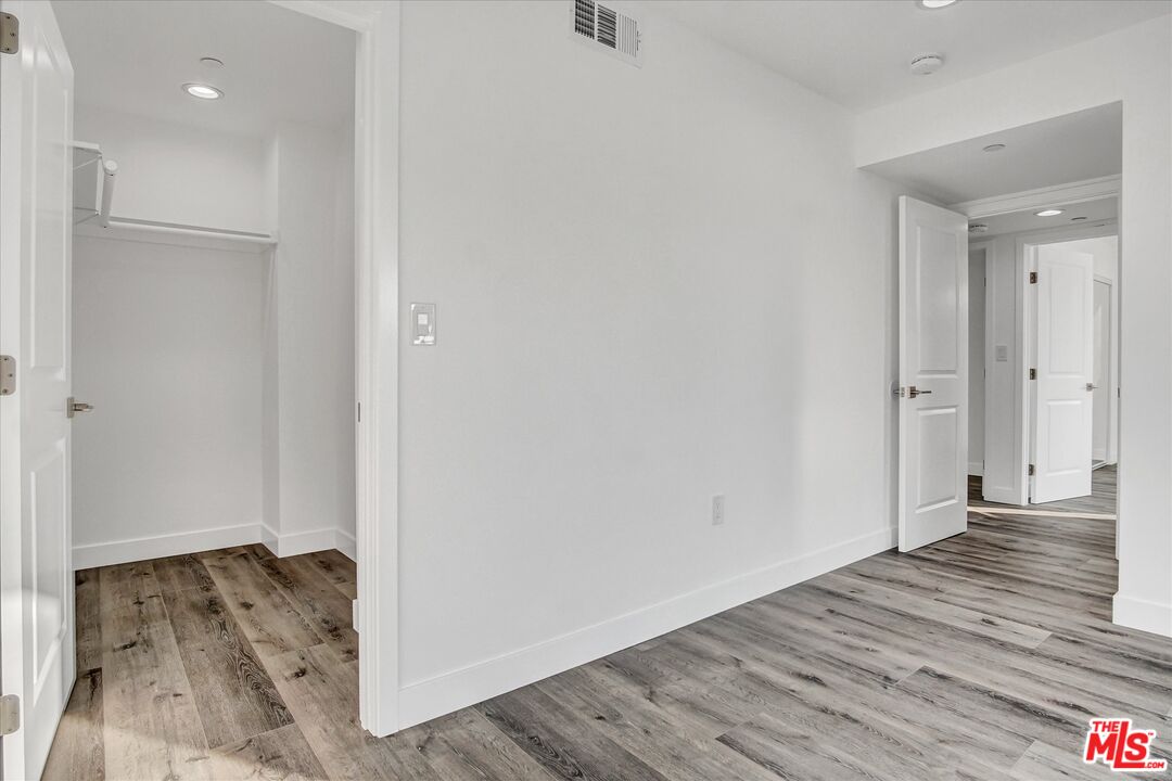 2419 S Cochran Ave