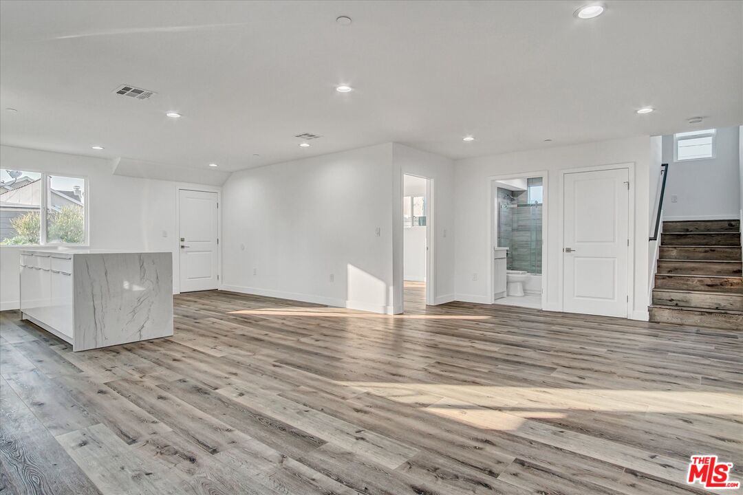 2419 S Cochran Ave