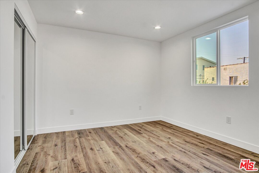 2419 S Cochran Ave