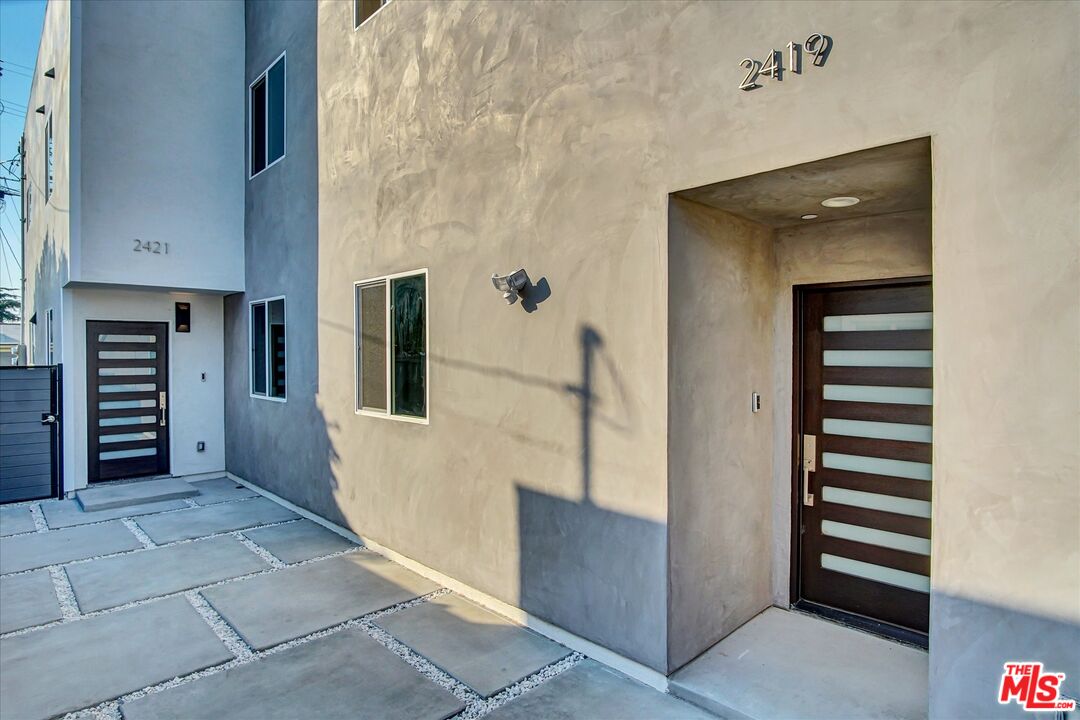2419 S Cochran Ave