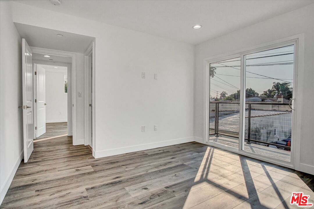 2419 S Cochran Ave