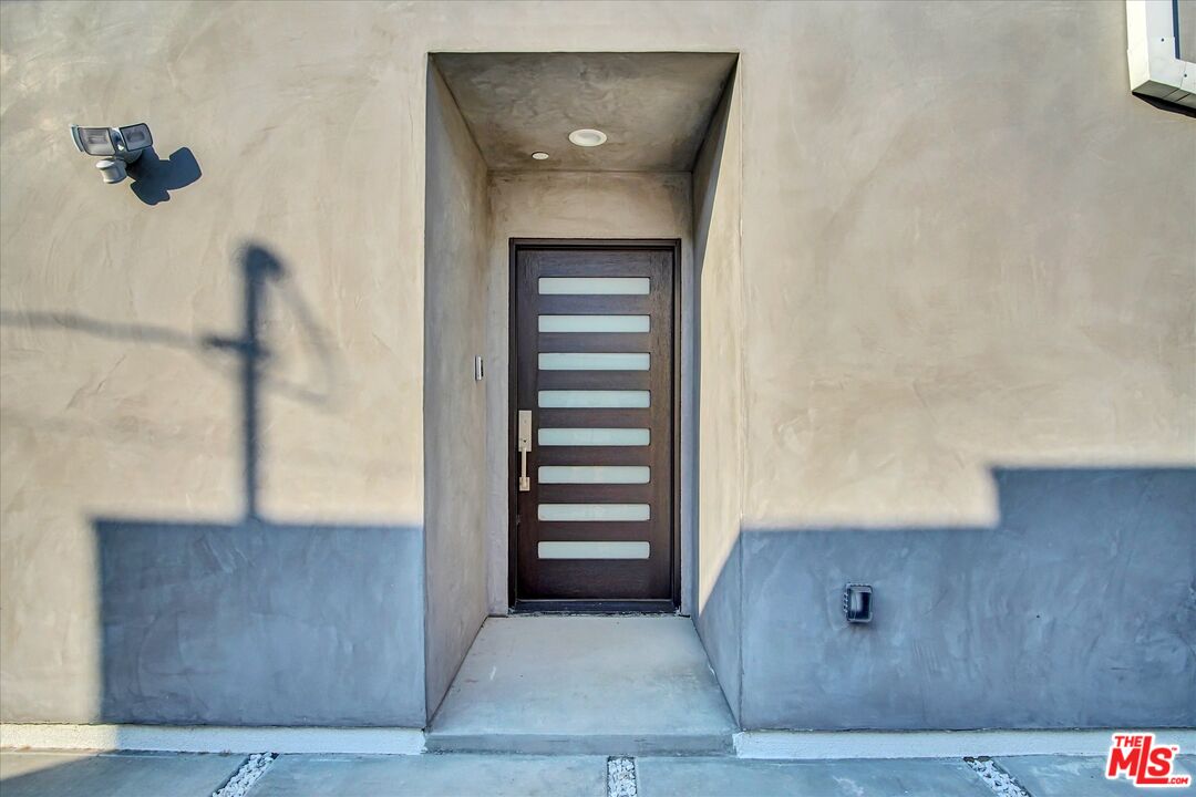 2419 S Cochran Ave