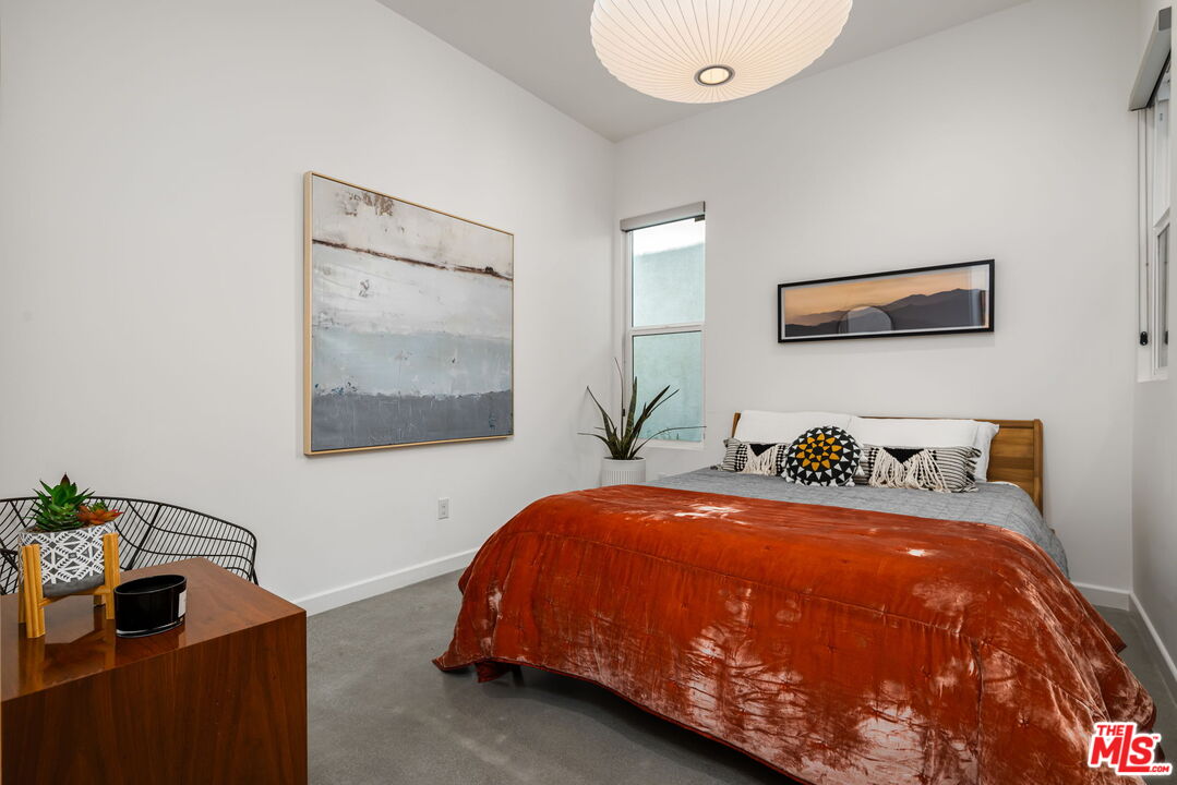 504 Paragon Loop