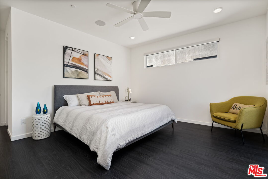 504 Paragon Loop
