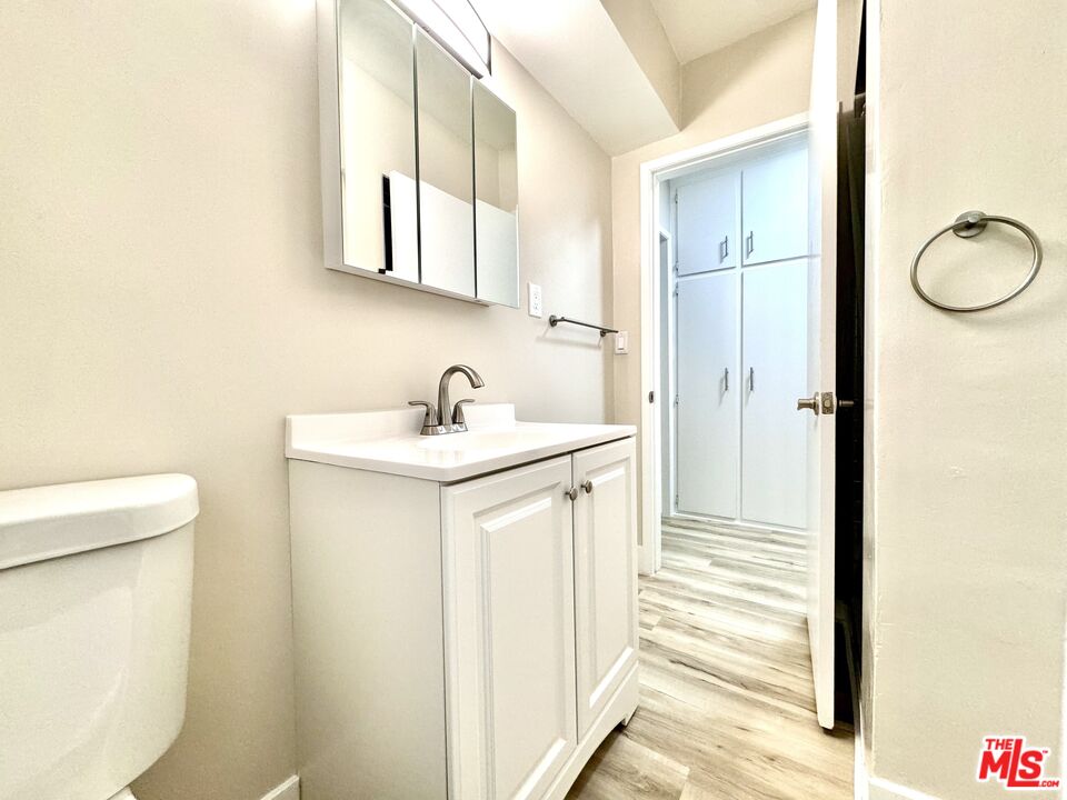 1037 S Shenandoah St Unit: 7