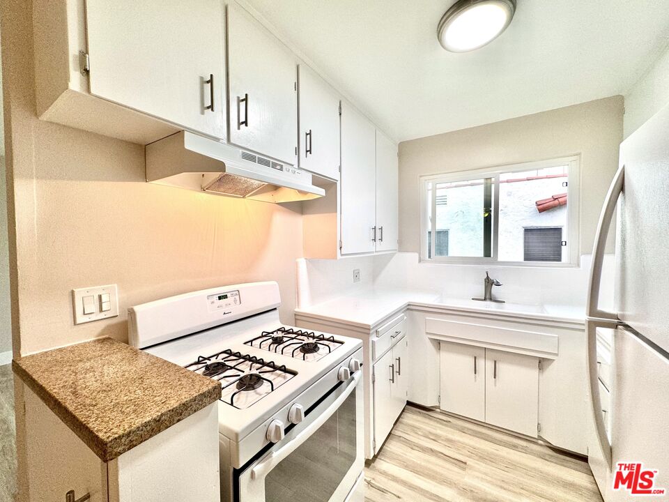 1037 S Shenandoah St Unit: 7