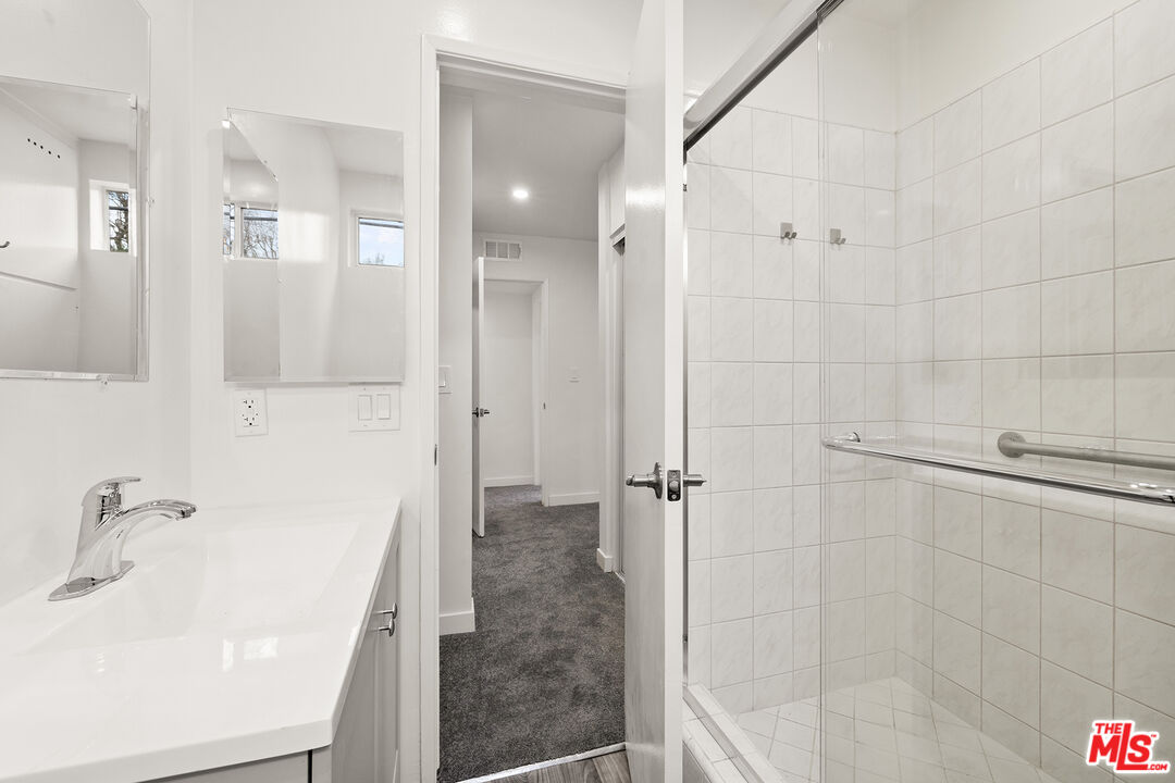 4213 Whitsett Ave Unit: 3