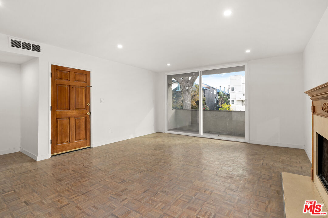 4213 Whitsett Ave Unit: 3