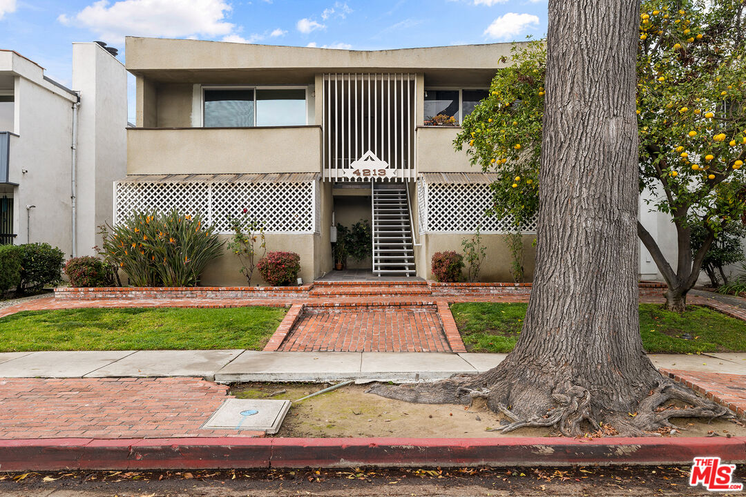 4213 Whitsett Ave Unit: 3