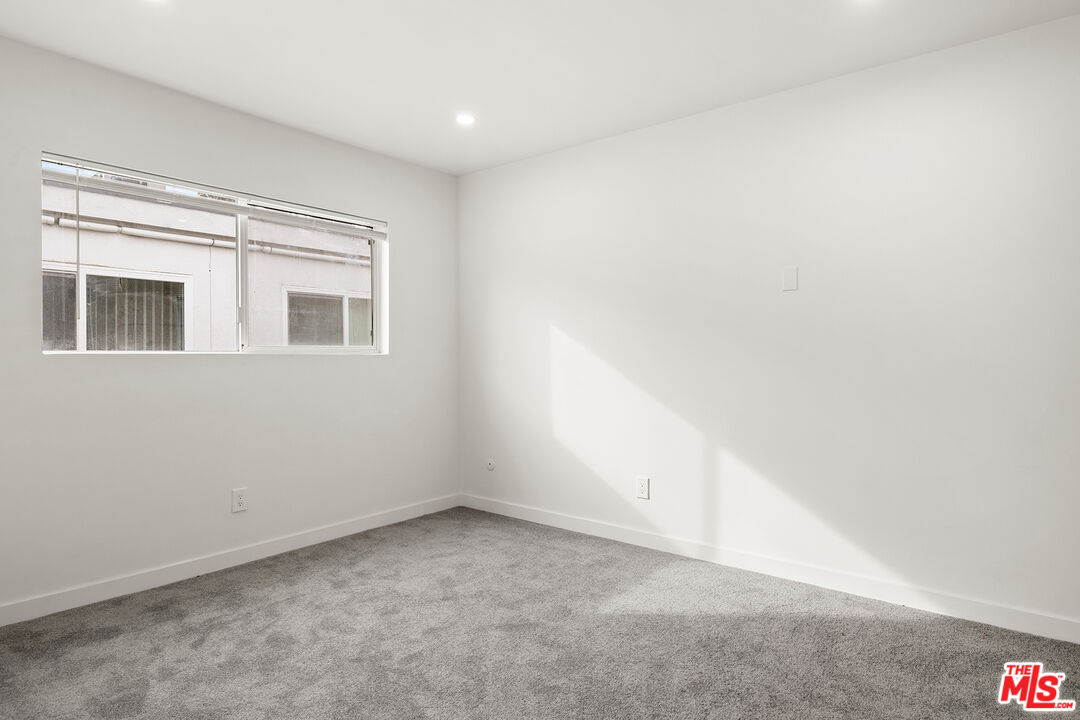 4213 Whitsett Ave Unit: 3