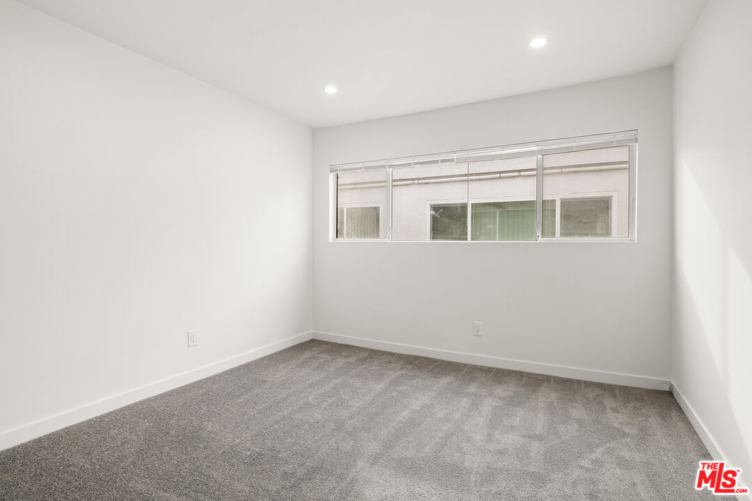 4213 Whitsett Ave Unit: 3