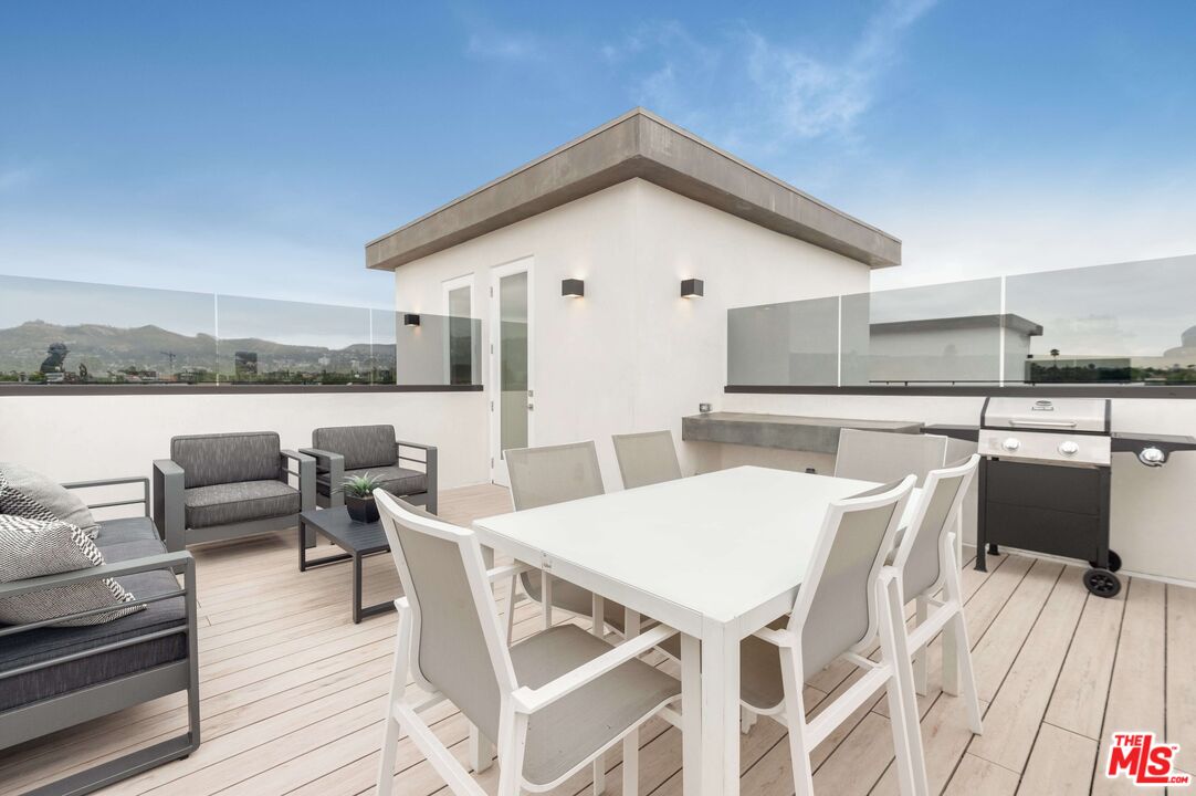 417 N Curson Ave