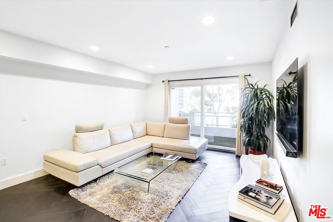 1319 N Detroit St Unit: 108