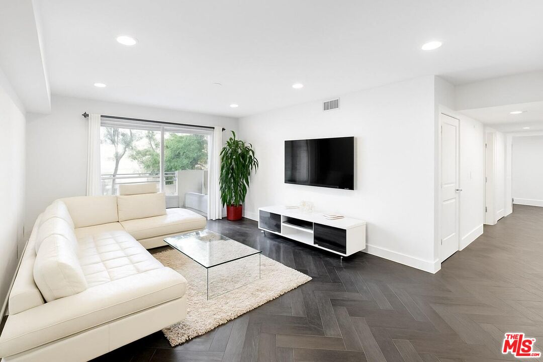 1319 N Detroit St Unit: 108