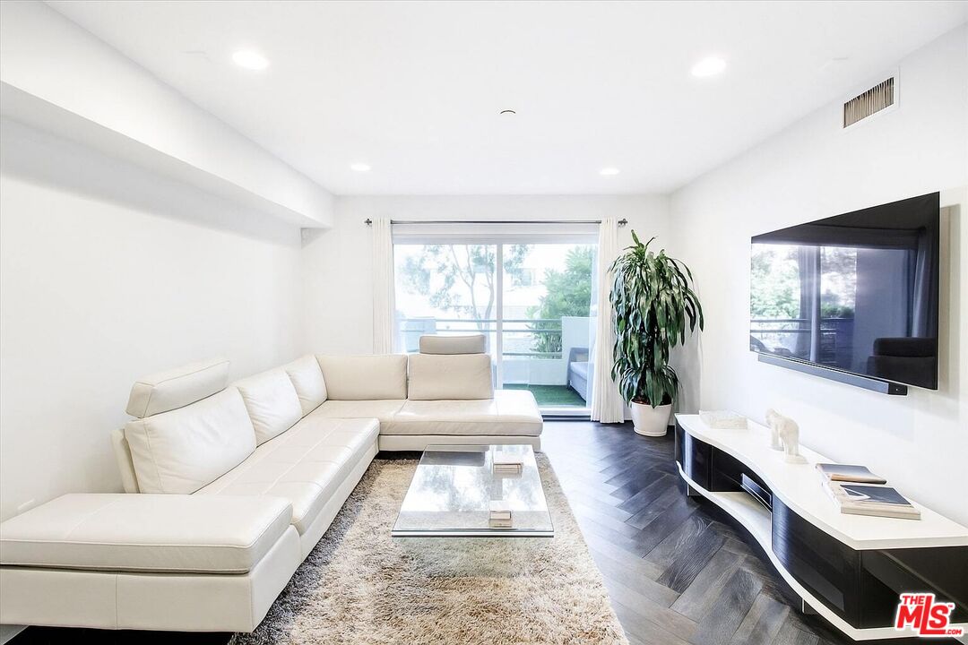 1319 N Detroit St Unit: 108