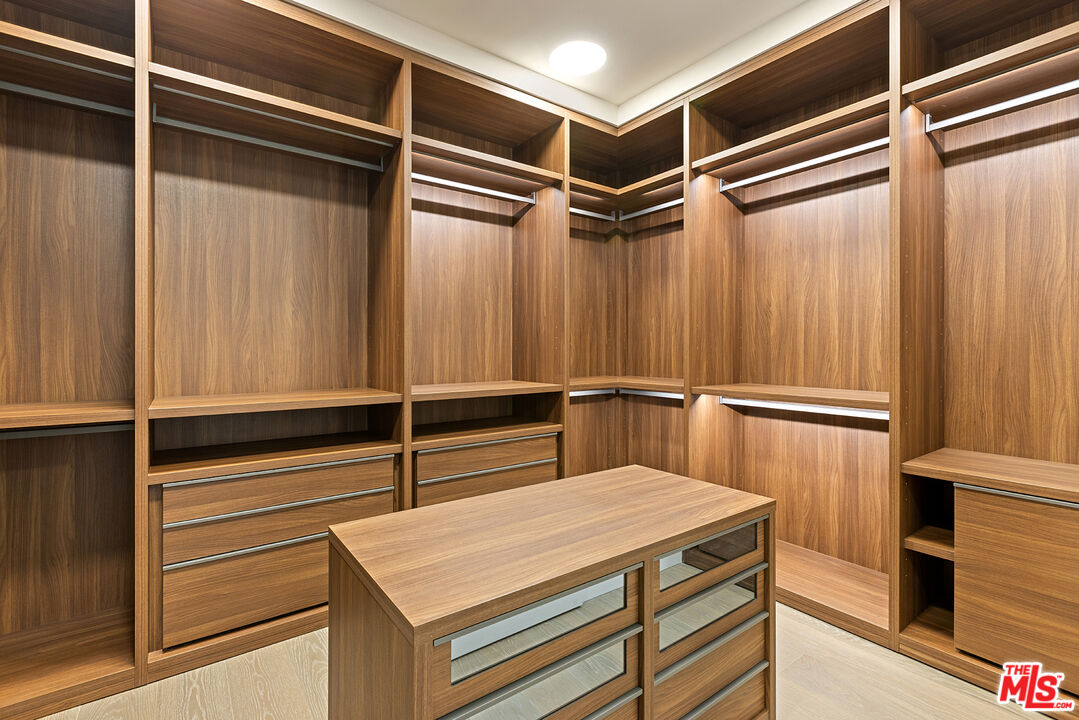 8420 W Sunset Blvd Unit: 405