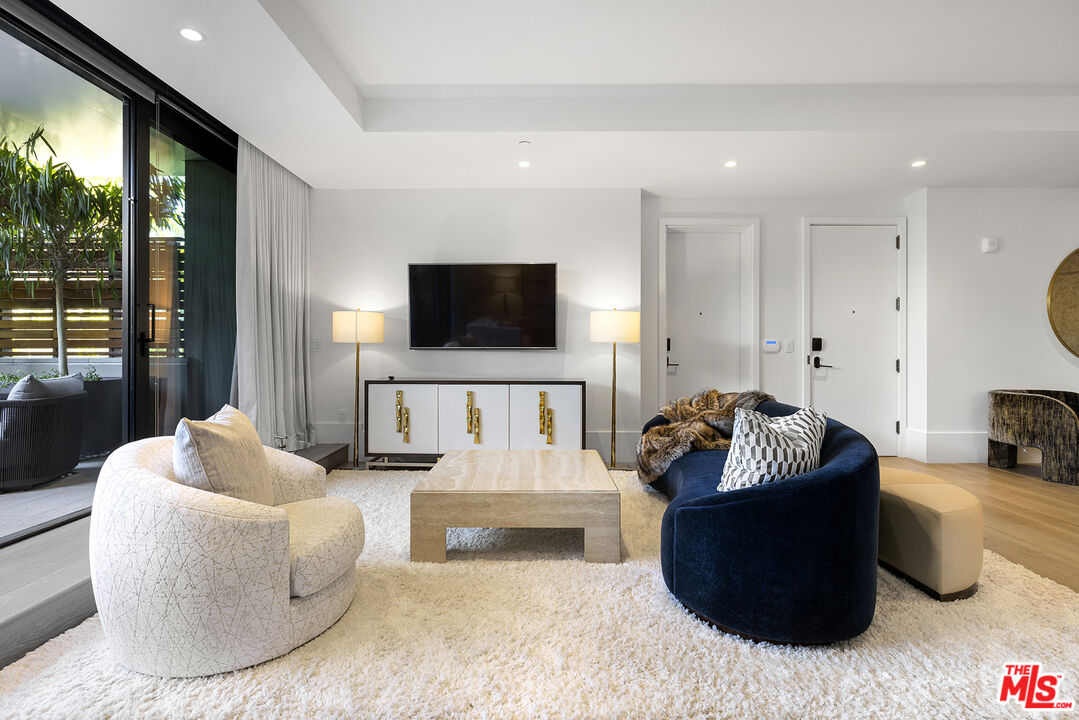 8420 W Sunset Blvd Unit: 405