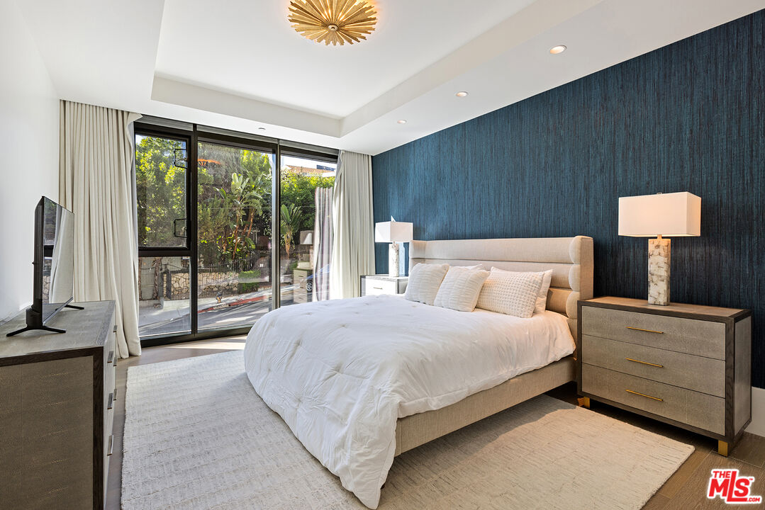 8420 W Sunset Blvd Unit: 405