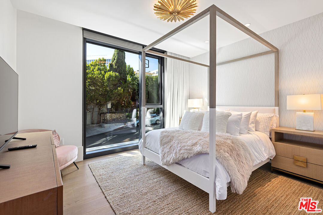 8420 W Sunset Blvd Unit: 405