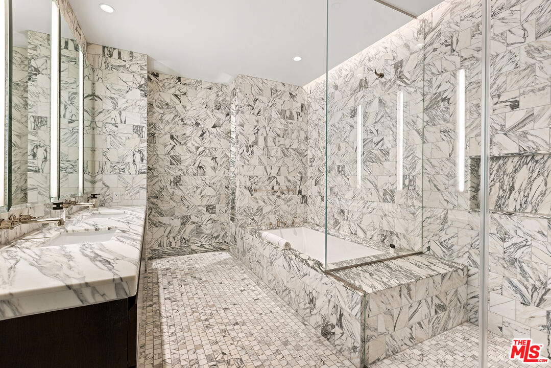 8420 W Sunset Blvd Unit: 405